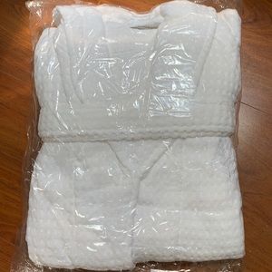 Four Seasons Bath Robe (New Unopened) Size L